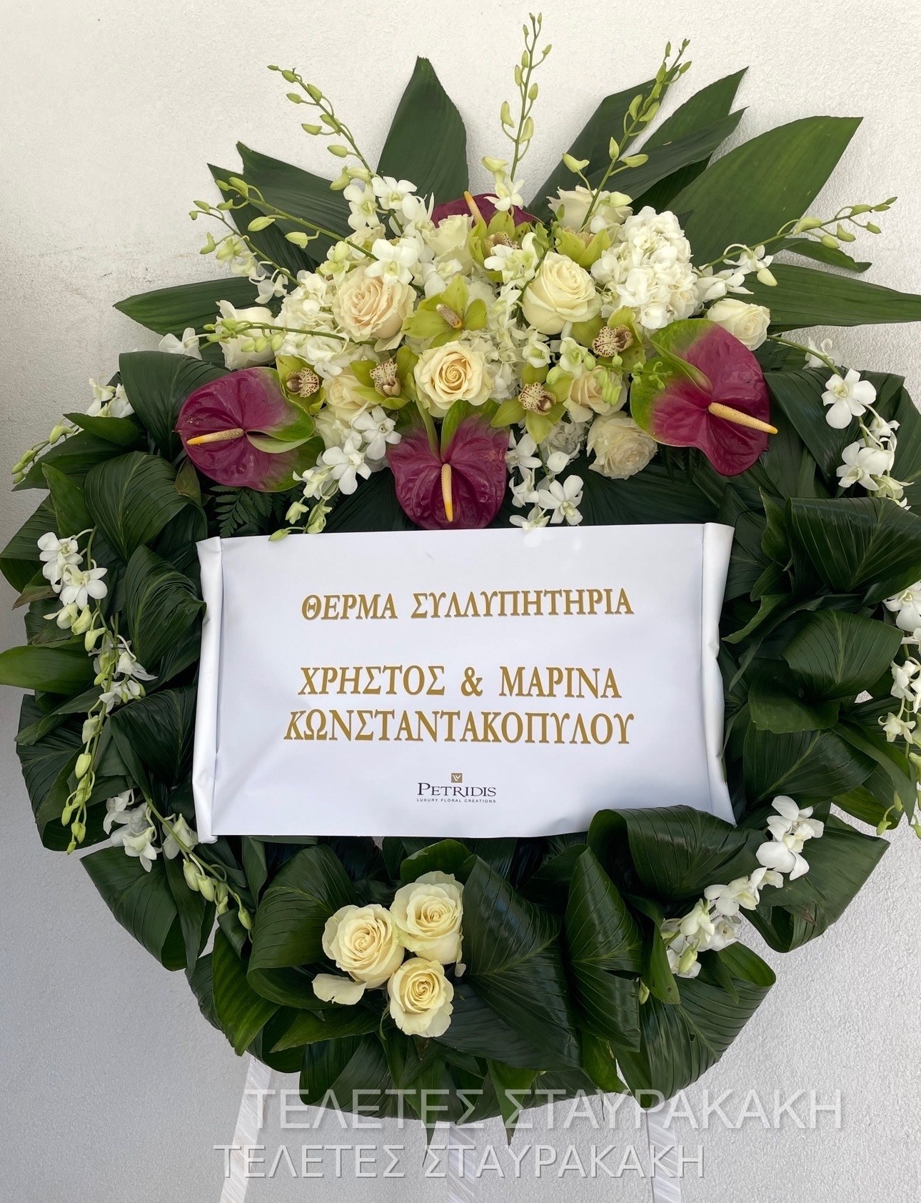 Σκούρο φέρετρο με γυαλιστερό φινίρισμα